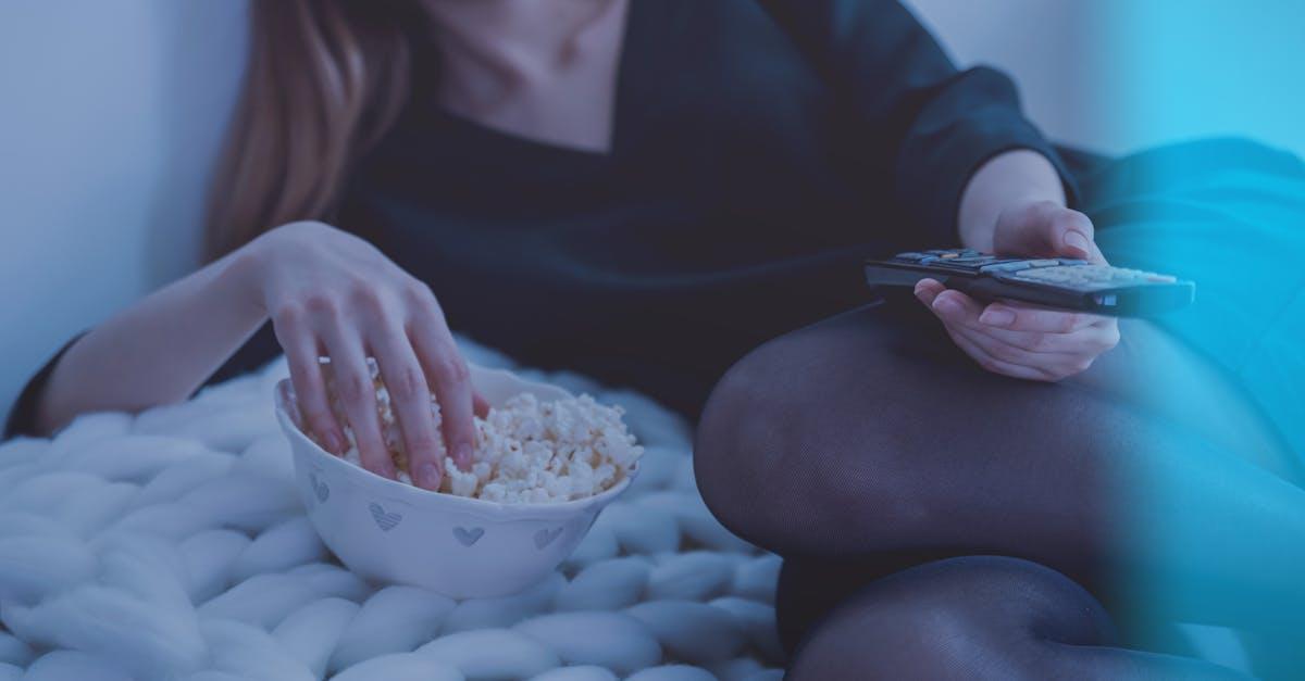 Domowe kino rodzinne z popcornem: jak zorganizować idealny wieczór filmowy w domu