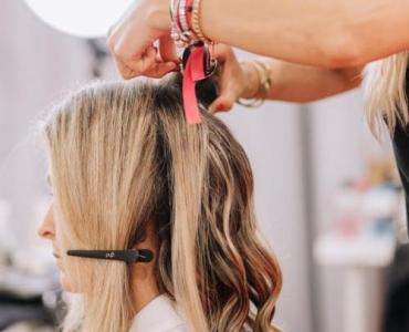 Pielęgnacja włosów farbowanych blond: kompletny przewodnik, produkty i domowe triki