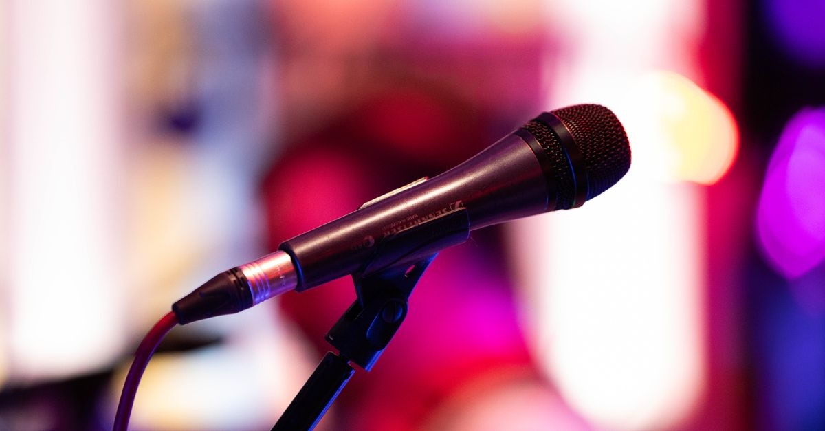 Domowe karaoke z dziećmi: pomysły na zabawę, listy piosenek i wskazówki sprzętowe
