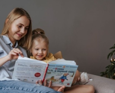 Wieczory z ulubioną bajką – jak stworzyć magiczny rodzinny rytuał